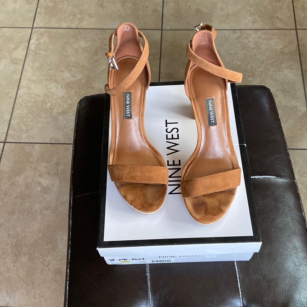 Women’s sandals hardly used